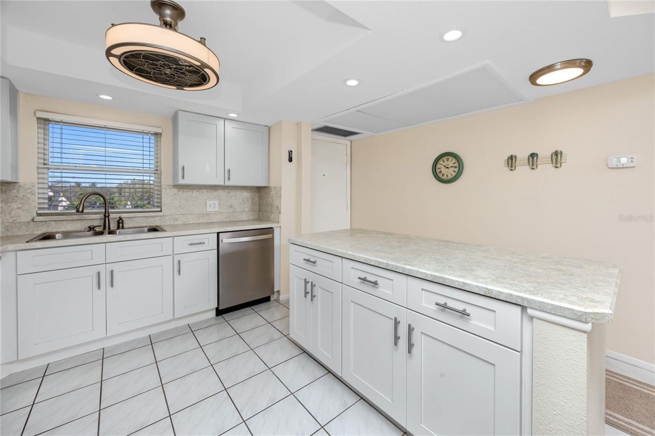 4650 Cove Circle , Unit 409, Saint Petersburg, FL 33708 Photo