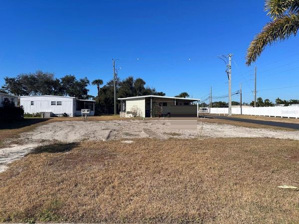 5302 CHATEAU LANE , BRADENTON, FL 34207