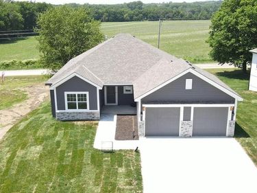 107 JOHNSON Circle, Dearborn, MO 64439