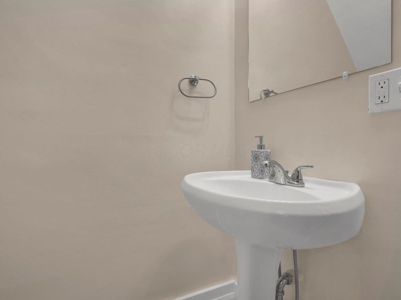 283 Whitethorne Avenue, Columbus, OH 43223 Photo 17