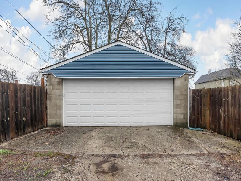 283 Whitethorne Avenue, Columbus, OH 43223 Photo 2