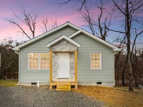 127 State , Pulaski, VA 24301