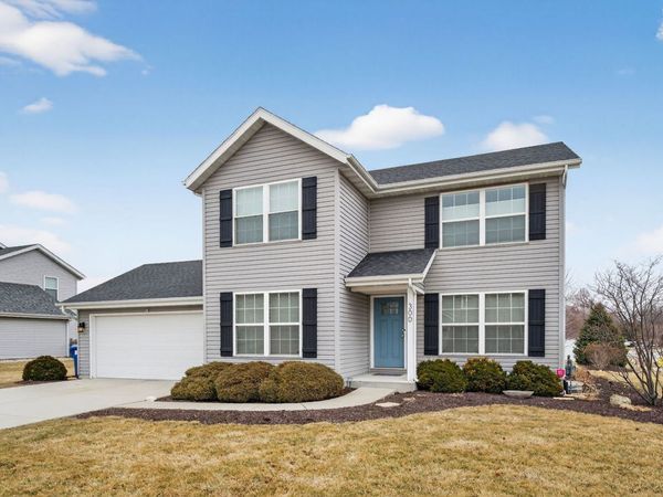 300 Arrowhead Drive , Minooka, IL 60447