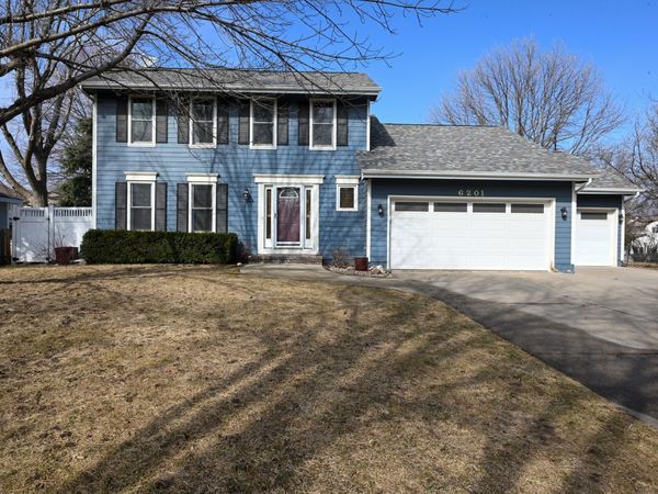 6201 Center Street, West Des Moines, IA 50266