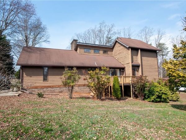 512 Forest Lane , Yadkinville, NC 27055