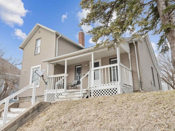 509 E Bremer Avenue, Waverly, IA 50677