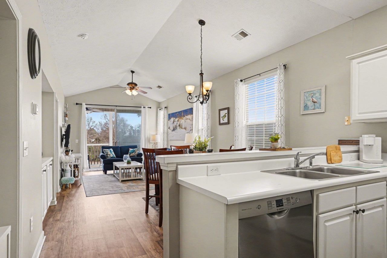 636 River Oaks Dr.  Photo 8