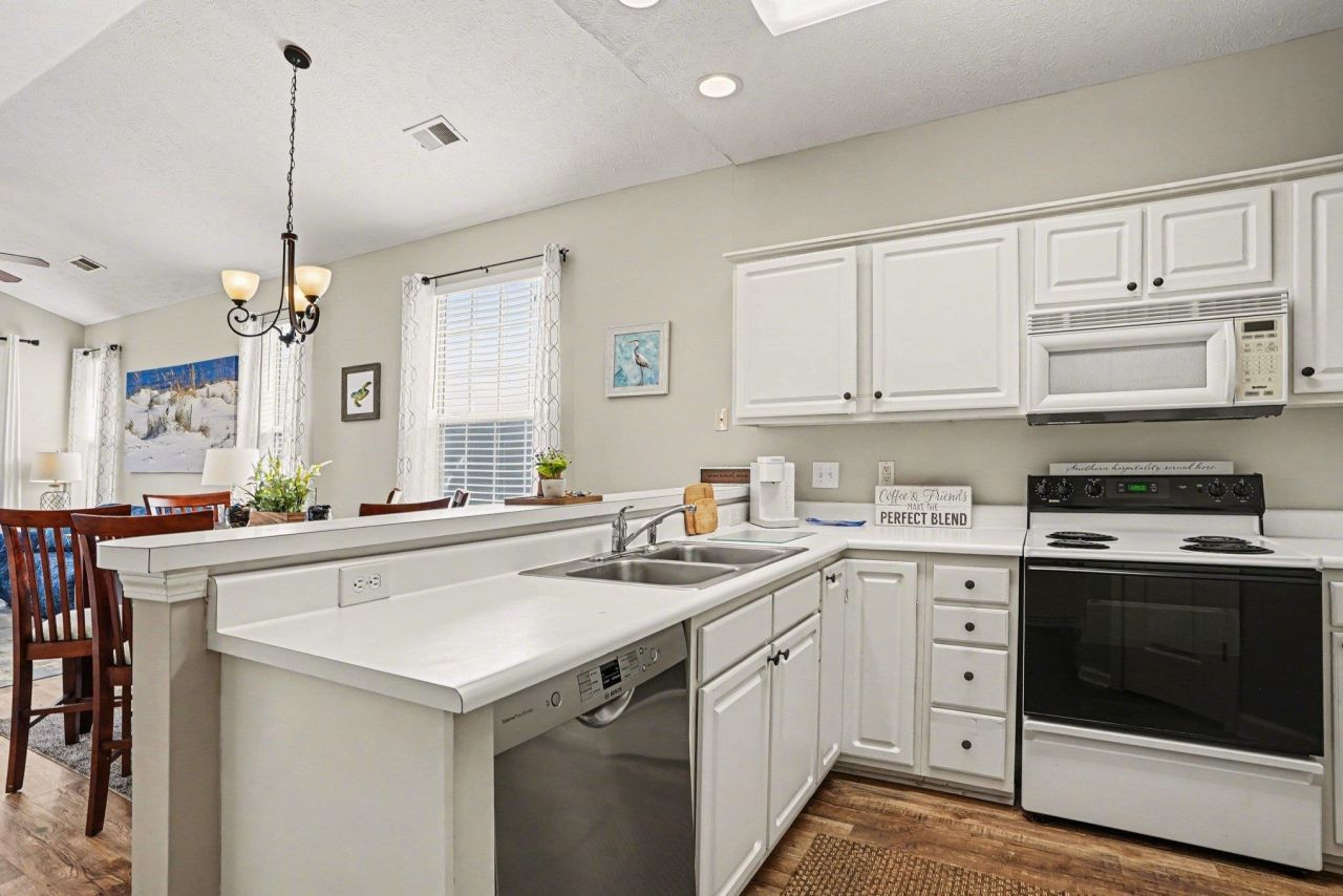 636 River Oaks Dr.  Photo 9