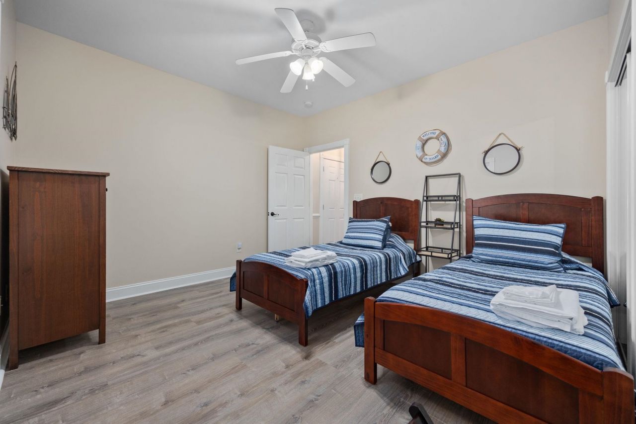 4869 Luster Leaf Circle Photo 25