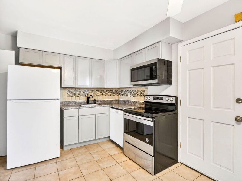 5705 Tamarack Boulevard W, Unit F, Columbus, OH 43229 Photo 18