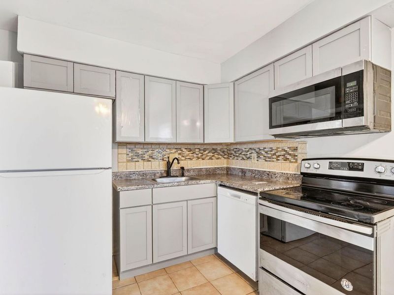 5705 Tamarack Boulevard W, Unit F, Columbus, OH 43229 Photo 19