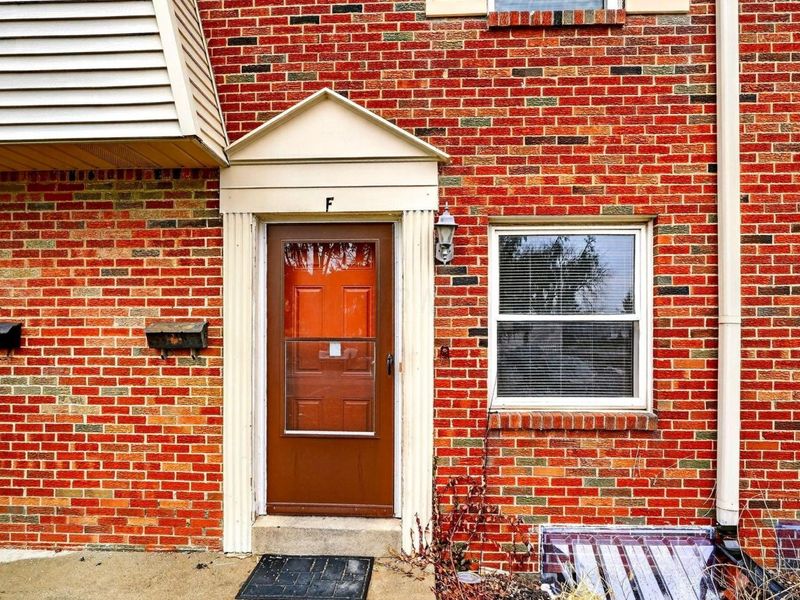 5705 Tamarack Boulevard W, Unit F, Columbus, OH 43229 Photo 2