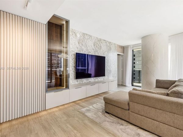 45 SW 9th St, Unit 2303, Miami, FL 33130