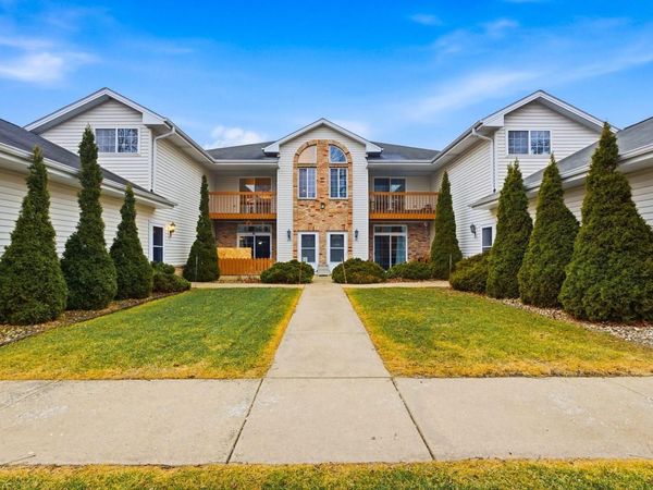 6248 S Creekside DRIVE, Unit 16, Cudahy, WI 53110