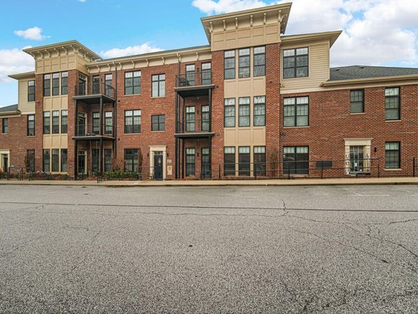 207 Academy Street, Unit 104, Valparaiso, IN 46383