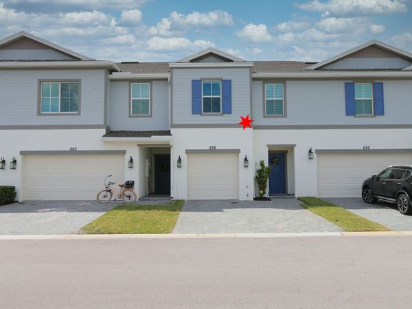656 NE Waters Edge Lane, Port Saint Lucie, FL 34983