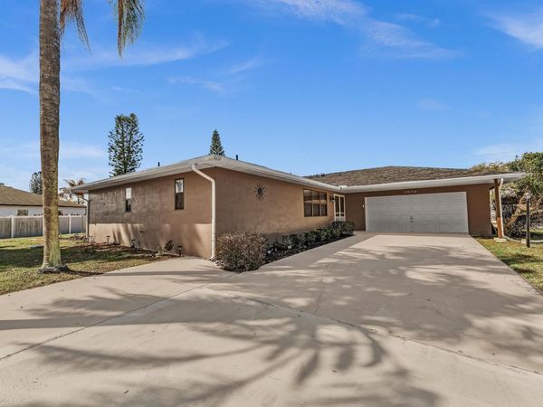 2002 SE Aneci St, Port St Lucie, FL 34984