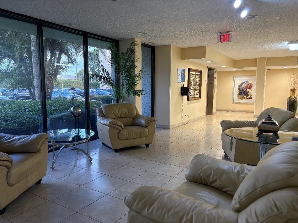 8900 Washington Boulevard, Unit 409, Pembroke Pines, FL 33025 Photo