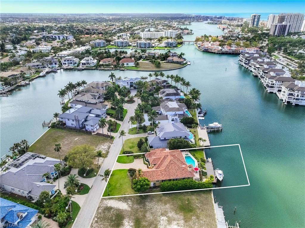 313 Neapolitan Way, Naples, FL 34103 Photo