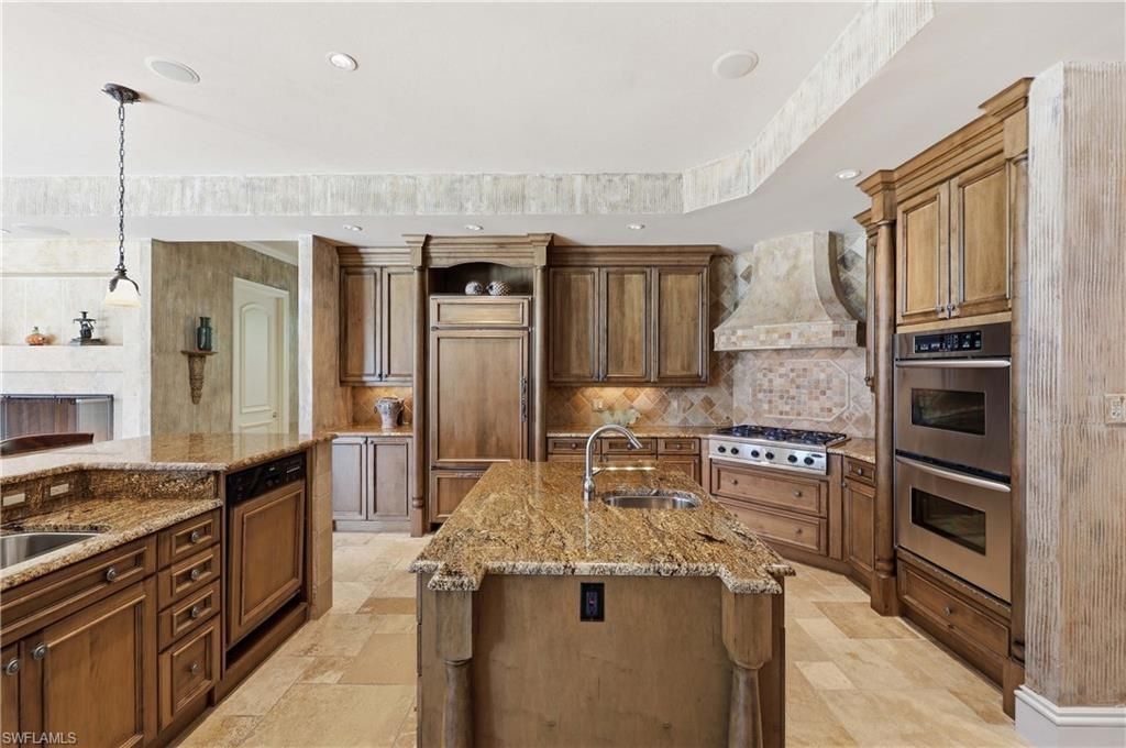 313 Neapolitan Way, Naples, FL 34103 Photo