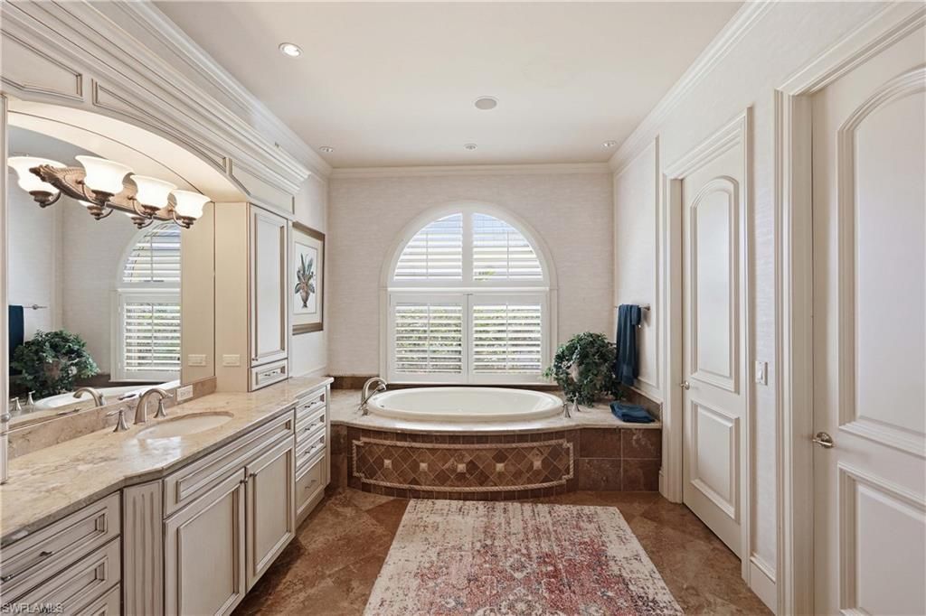 313 Neapolitan Way, Naples, FL 34103 Photo