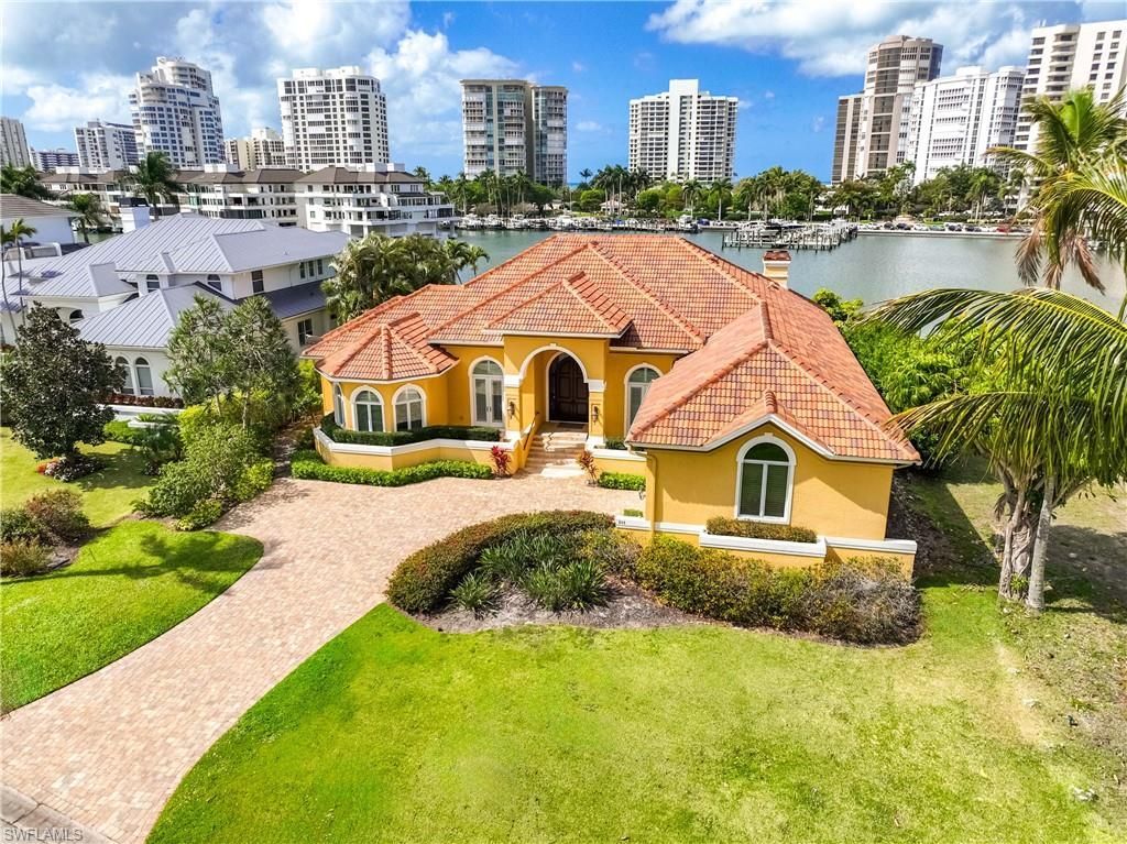 313 Neapolitan Way, Naples, FL 34103 Photo