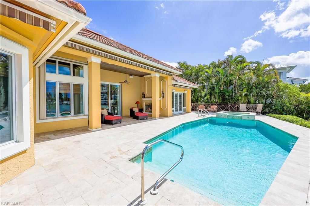 313 Neapolitan Way, Naples, FL 34103 Photo