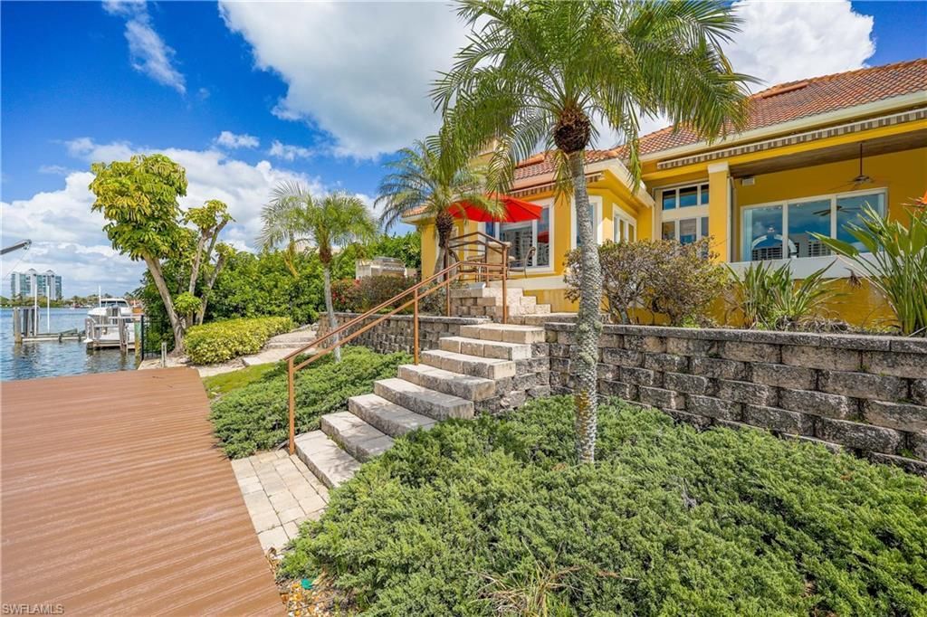 313 Neapolitan Way, Naples, FL 34103 Photo