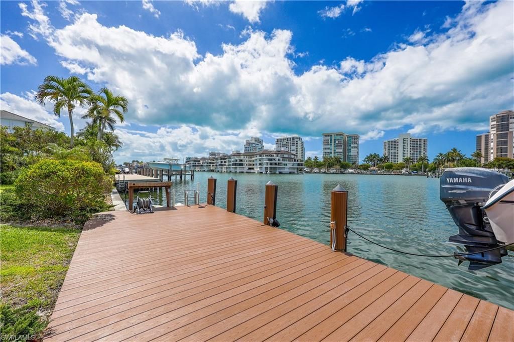 313 Neapolitan Way, Naples, FL 34103 Photo