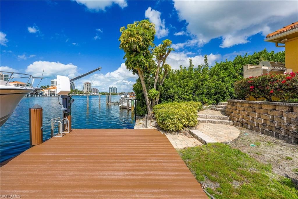 313 Neapolitan Way, Naples, FL 34103 Photo