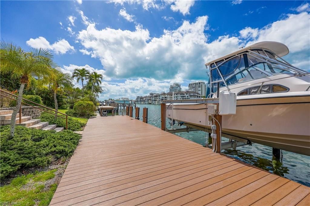 313 Neapolitan Way, Naples, FL 34103 Photo