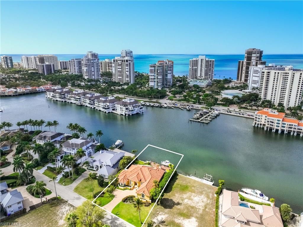 313 Neapolitan Way, Naples, FL 34103 Photo