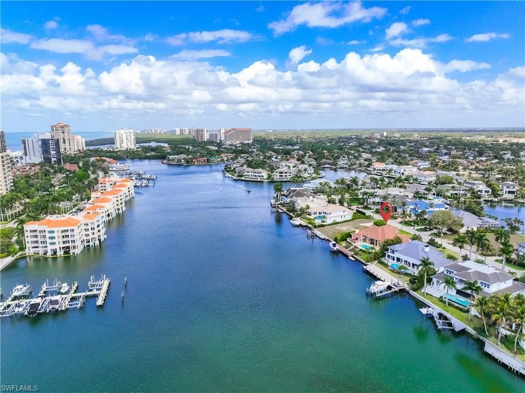 313 Neapolitan Way, Naples, FL 34103 Photo