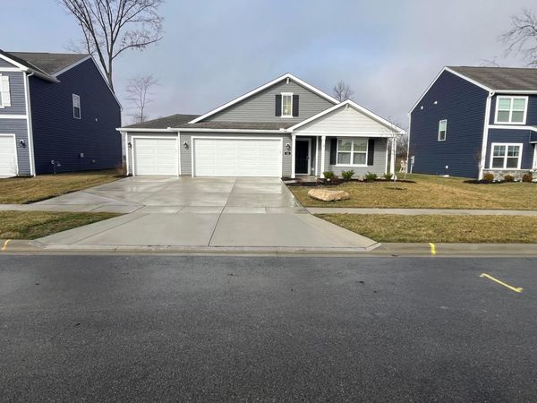 11 Sawmill Drive, Ashville, OH 43103