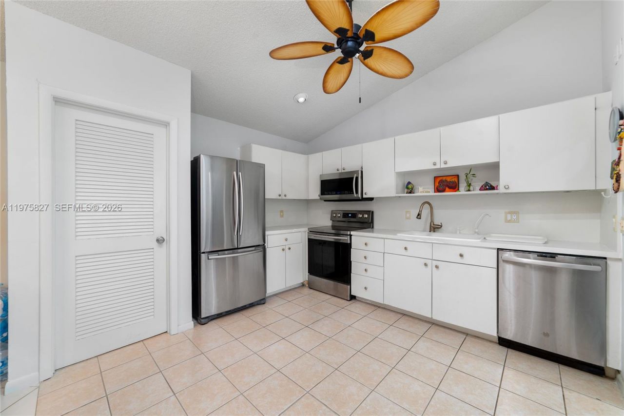 3010 NW 12th St, Unit D, Delray Beach, FL 33445 Photo