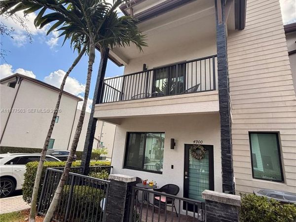 4900 NW 83rd Path , Doral, FL 33166