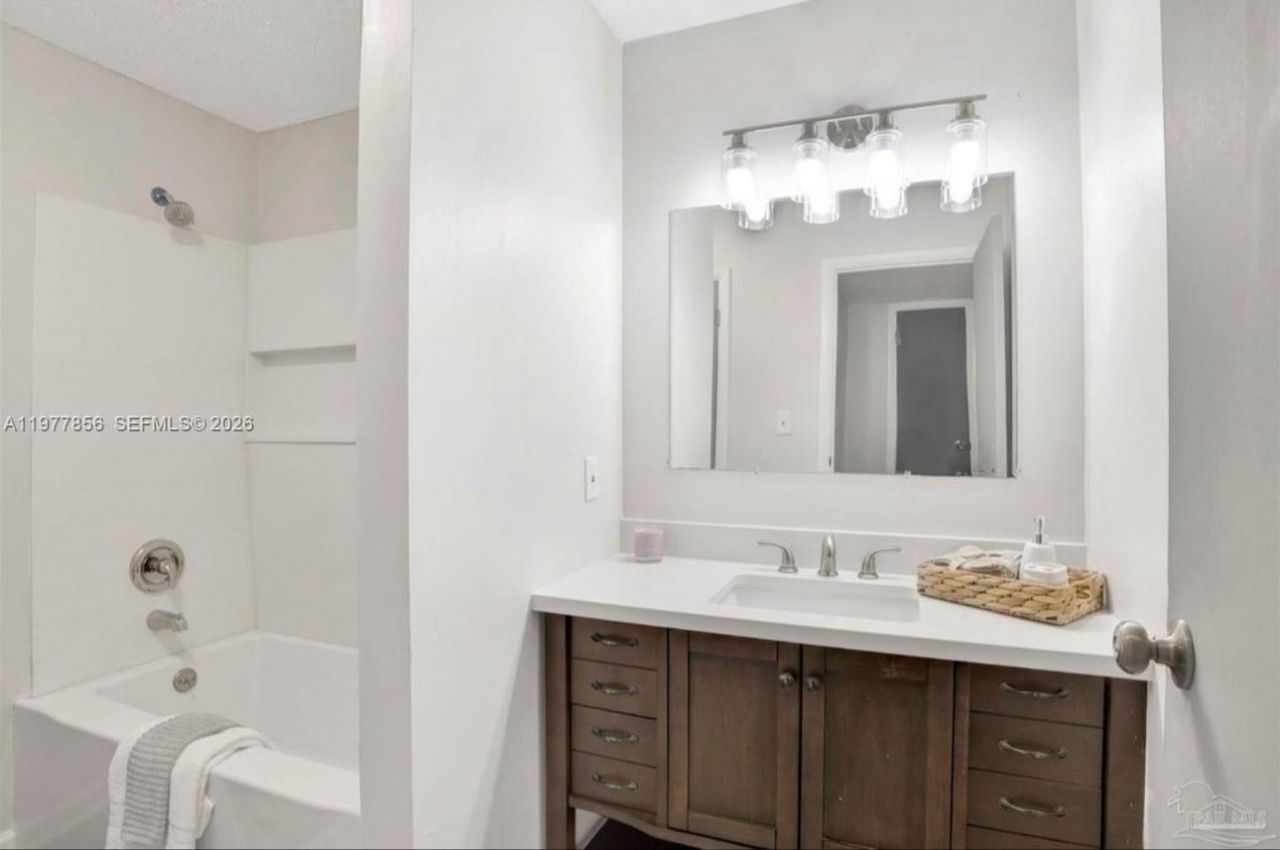 3525 Brookshire Dr, Pensacola, FL 32504 Photo