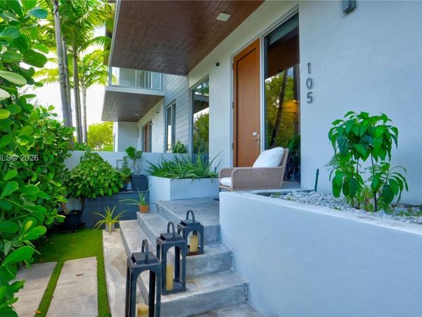 545 SW 11th St , Unit 105, Miami, FL 33129