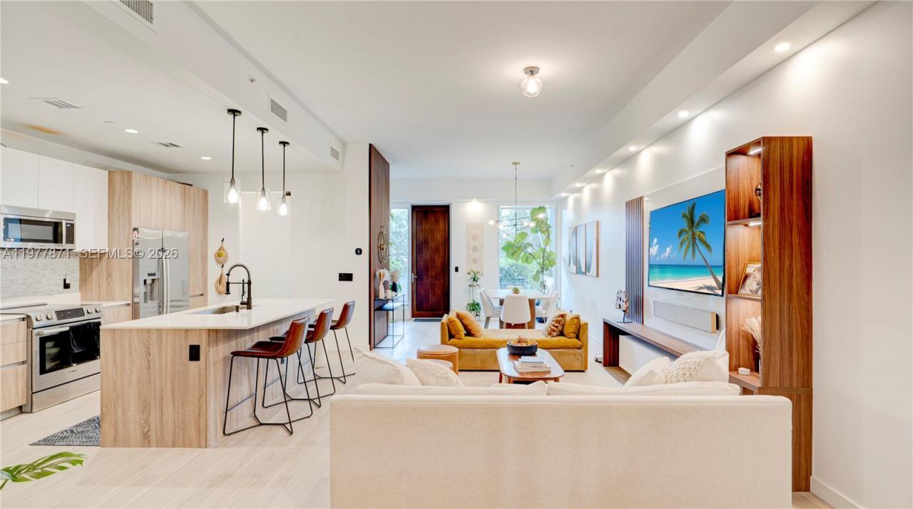 545 SW 11th St, Unit 105, Miami, FL 33129 Photo