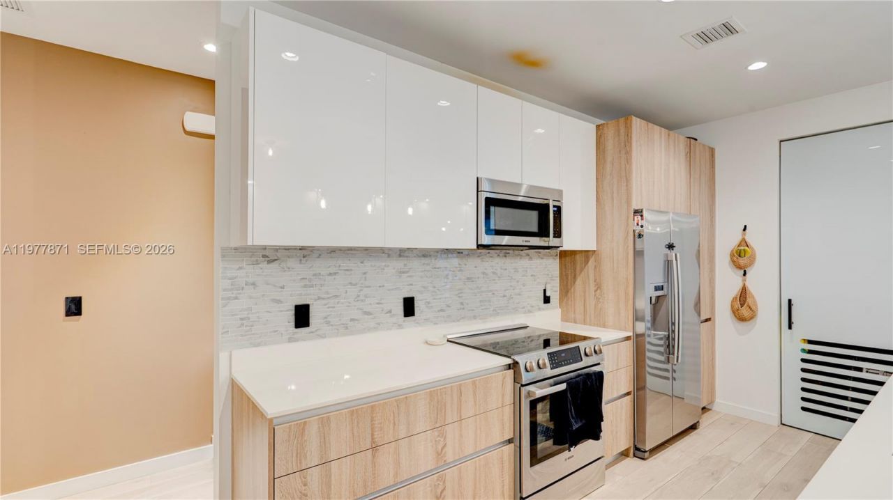 545 SW 11th St, Unit 105, Miami, FL 33129 Photo