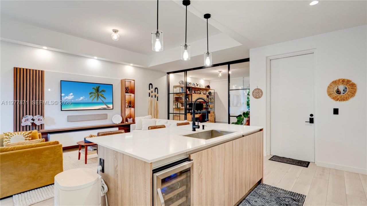 545 SW 11th St, Unit 105, Miami, FL 33129 Photo