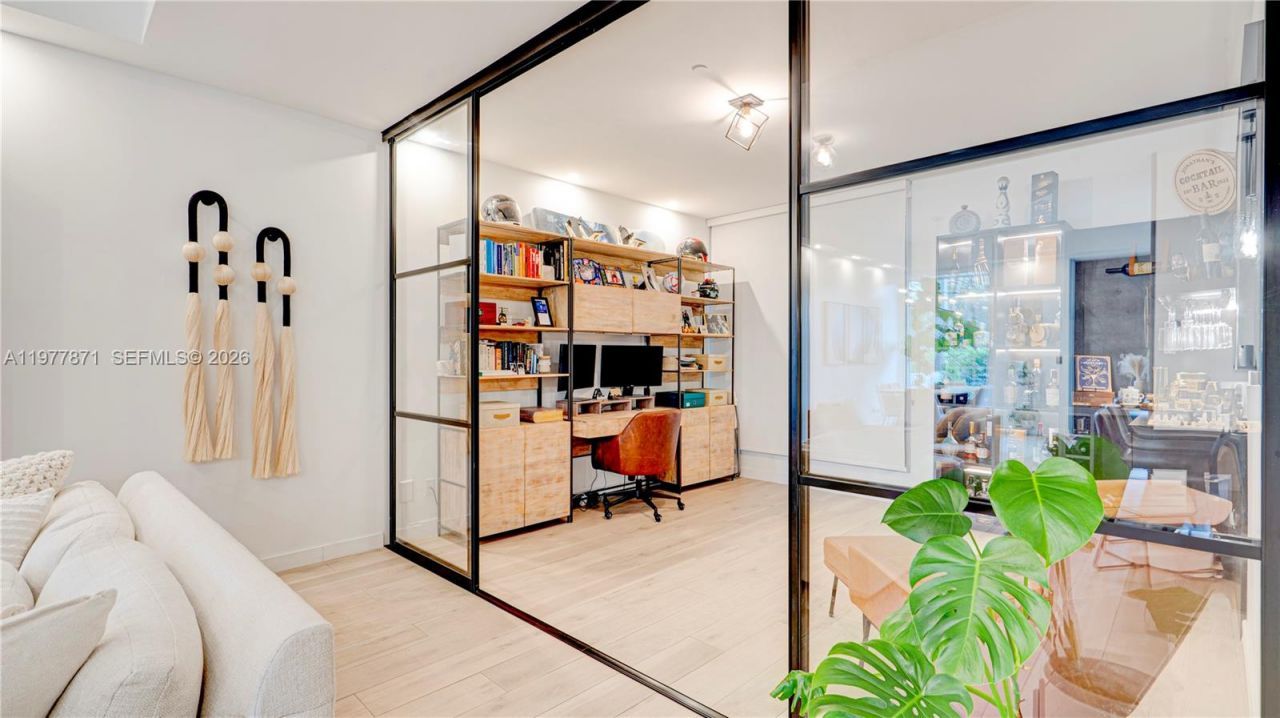 545 SW 11th St, Unit 105, Miami, FL 33129 Photo