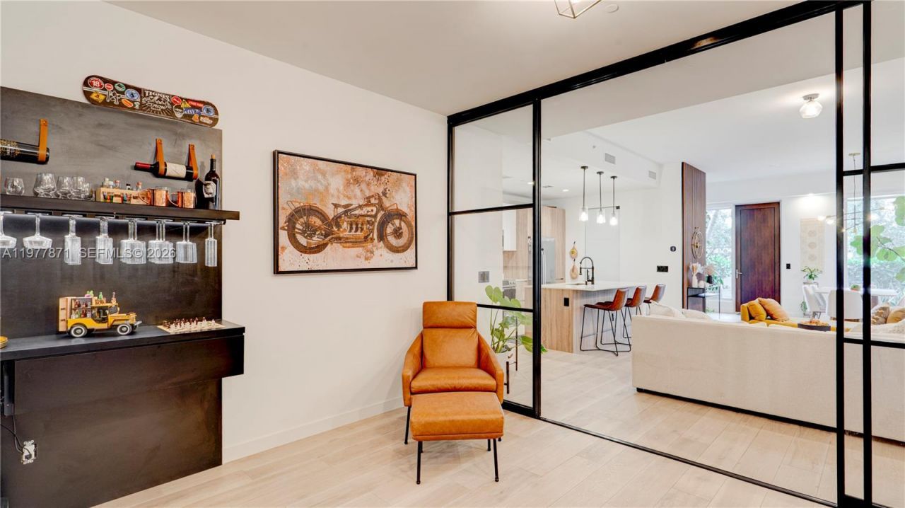 545 SW 11th St, Unit 105, Miami, FL 33129 Photo