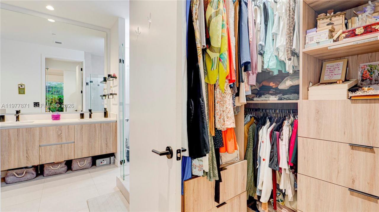 545 SW 11th St, Unit 105, Miami, FL 33129 Photo