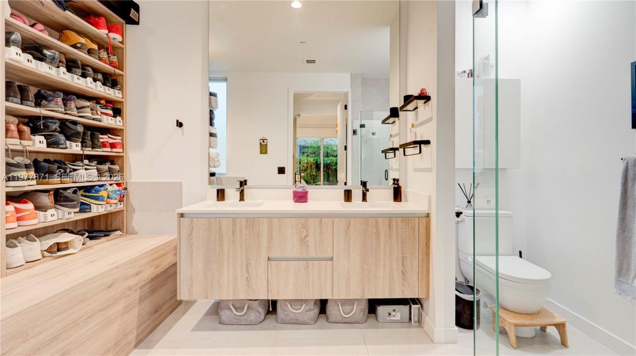 545 SW 11th St, Unit 105, Miami, FL 33129 Photo