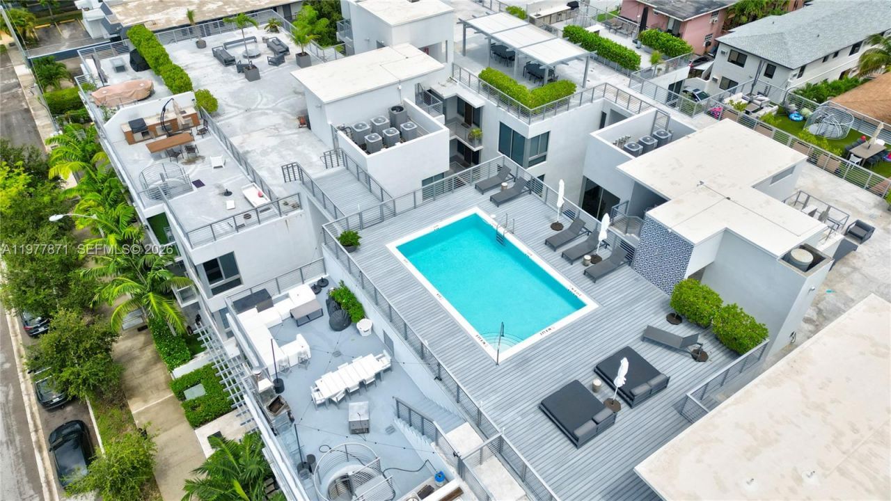 545 SW 11th St, Unit 105, Miami, FL 33129 Photo