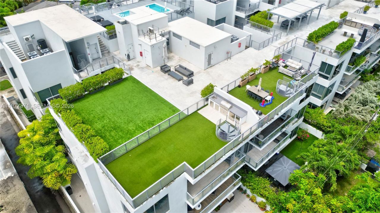 545 SW 11th St, Unit 105, Miami, FL 33129 Photo