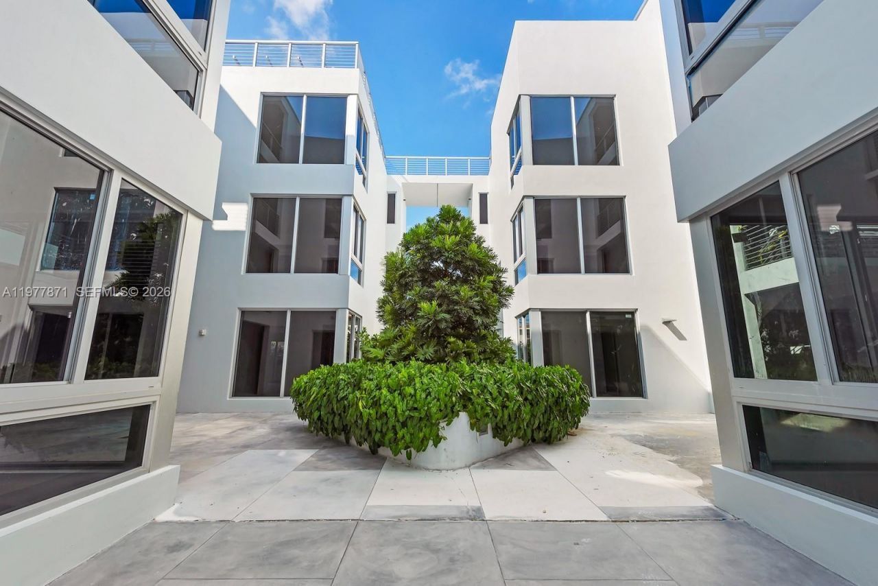 545 SW 11th St, Unit 105, Miami, FL 33129 Photo