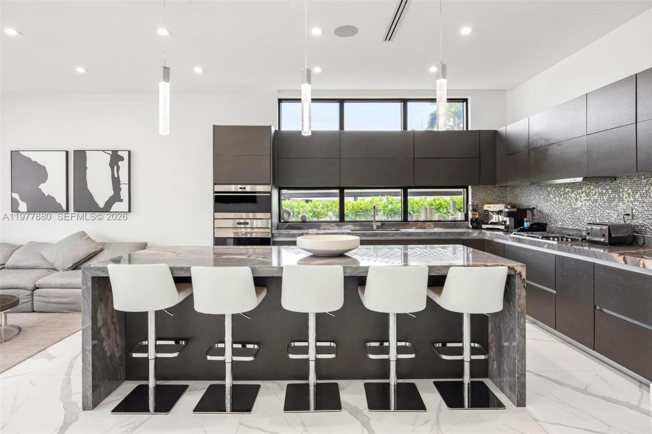 3367 NE 168th St, Unit __, North Miami Beach, FL 33160 Photo