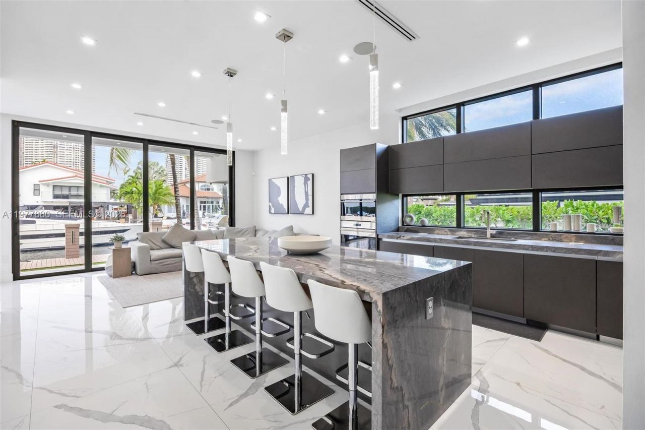 3367 NE 168th St, Unit __, North Miami Beach, FL 33160 Photo
